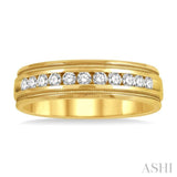 1/2 Ctw Parallel Milgrain & Niched Center Round Cut Diamond Men's Wedding Band in 14K Yellow Gold