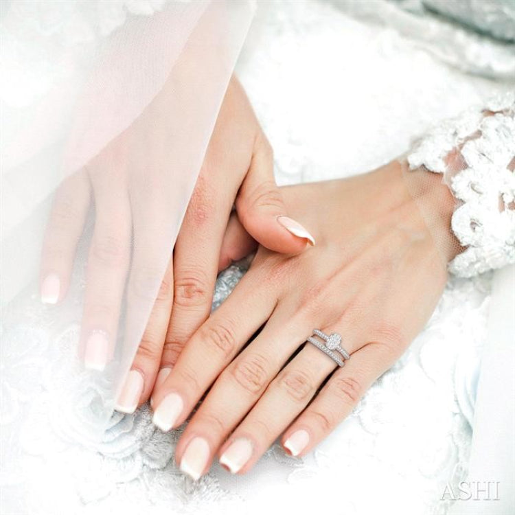 Oval Shape Lovebright Diamond Wedding Set
