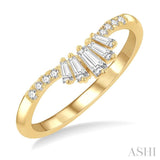 1/4 Ctw Chevron Baguette Crown and Round Cut Diamond Fashion Ring in 14K Yellow Gold