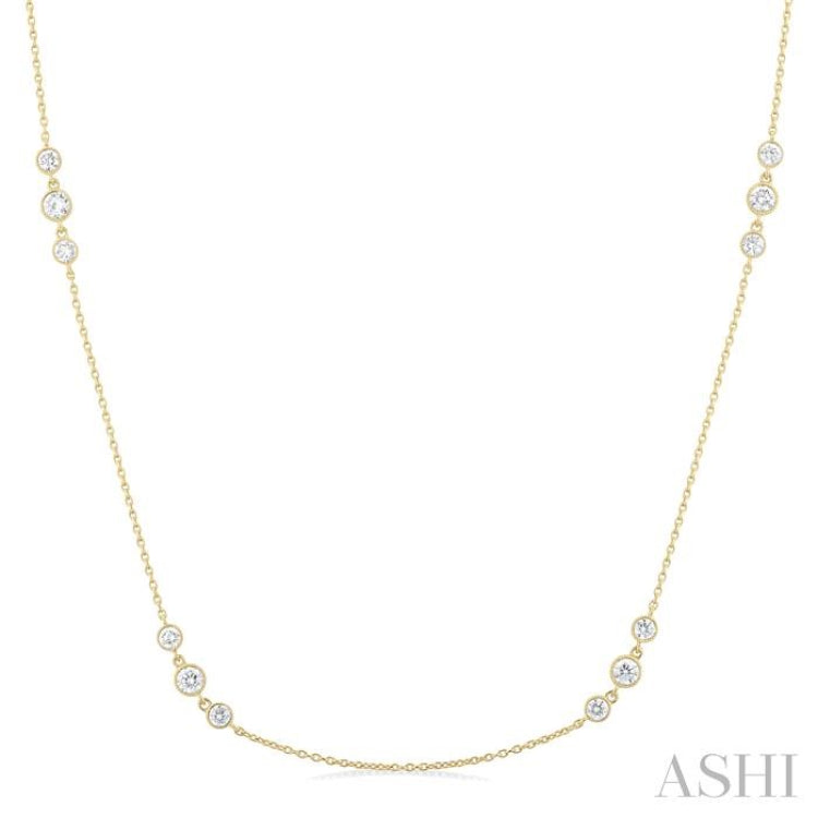 Amazon.com: Amazon Essentials womens Sterling Silver Diamond 3 Stone Heart Pendant  Necklace (1/4 cttw), 18